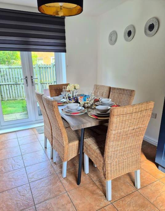 Home From Home 3 Bed,2 Bath House With Garden&Parking Near Centre&Tram Stop Sheffield Exterior photo