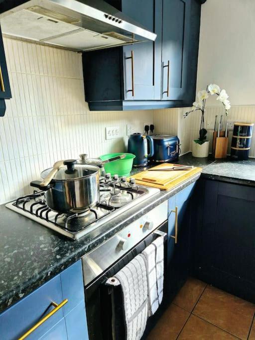 Home From Home 3 Bed,2 Bath House With Garden&Parking Near Centre&Tram Stop Sheffield Exterior photo