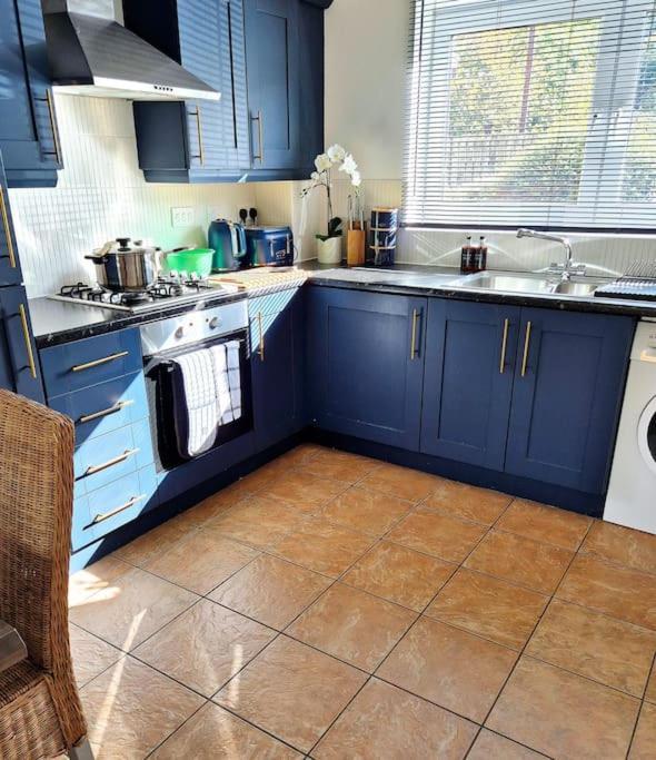 Home From Home 3 Bed,2 Bath House With Garden&Parking Near Centre&Tram Stop Sheffield Exterior photo